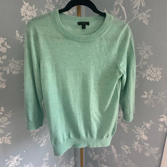 J. Crew Sweaters - ⚡️⚡️⚡️$8 FLASH SALE ENDS AT MIDNIGHT⚡️⚡️⚡️ J. Crew 
100% Wool Crew Neck Sweater